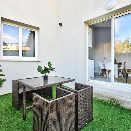 Appartement L'Elegant - Idealement Situe Ecully Exterior photo